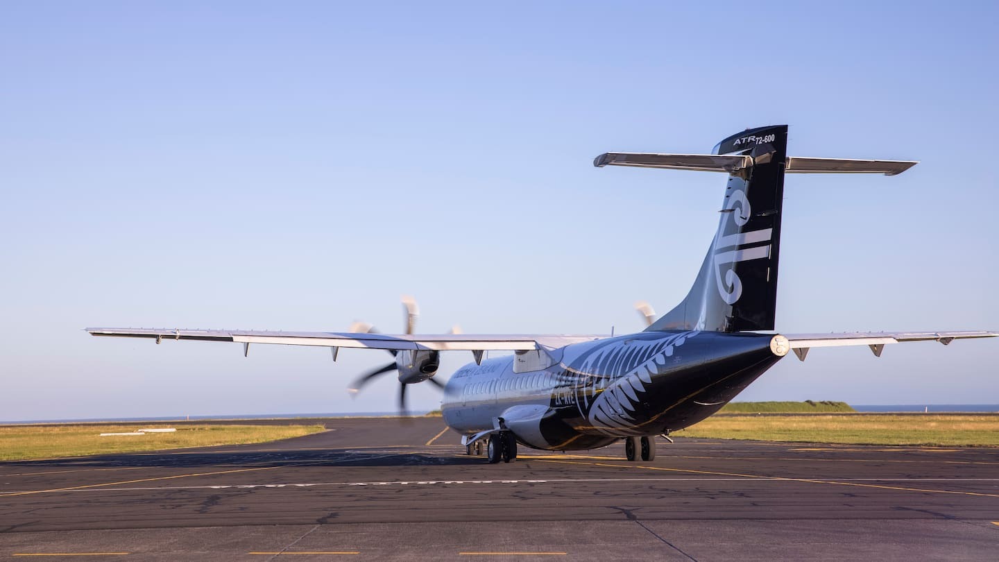 Mid-air emergency sparked after pilots spot crack in Air NZ plane windscreen