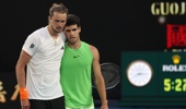 Carlos Alcaraz (R) of Spain embraces Alexander Zverev (L) of Germany after his victory in the Men's Singles Semifinal during day 13 of the 2026 Australian Open at Melbourne Park on January 30, 2026 in Melbourne, Australia. (Photo by Phil Walter/Getty Images)