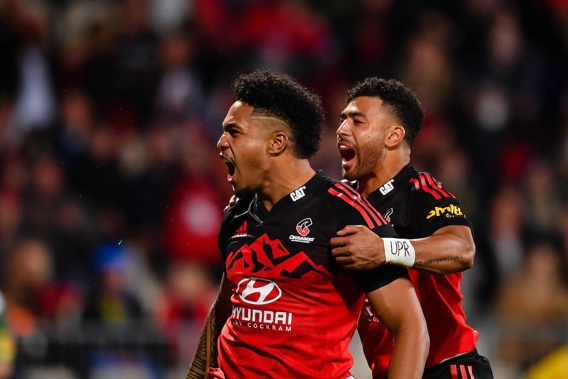 Leicester Fainga'anuku of the Crusaders celebrates his try with Richie Mo'unga. (Photo / Photosport)