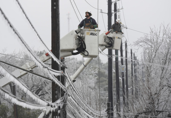 Austin Energy linemen Ken Gray, left, and Chad Sefcik work to restore power on ice-covered lines along West Alpine Road during a winter storm, Wednesday, Feb. 1, 2023, in Austin, Texas. Photo / AP