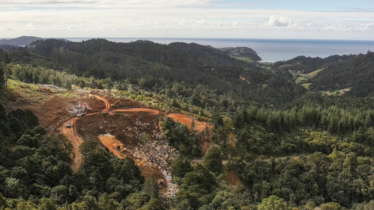 Slip-affected Whangārei community has convoy changes, as work drags on