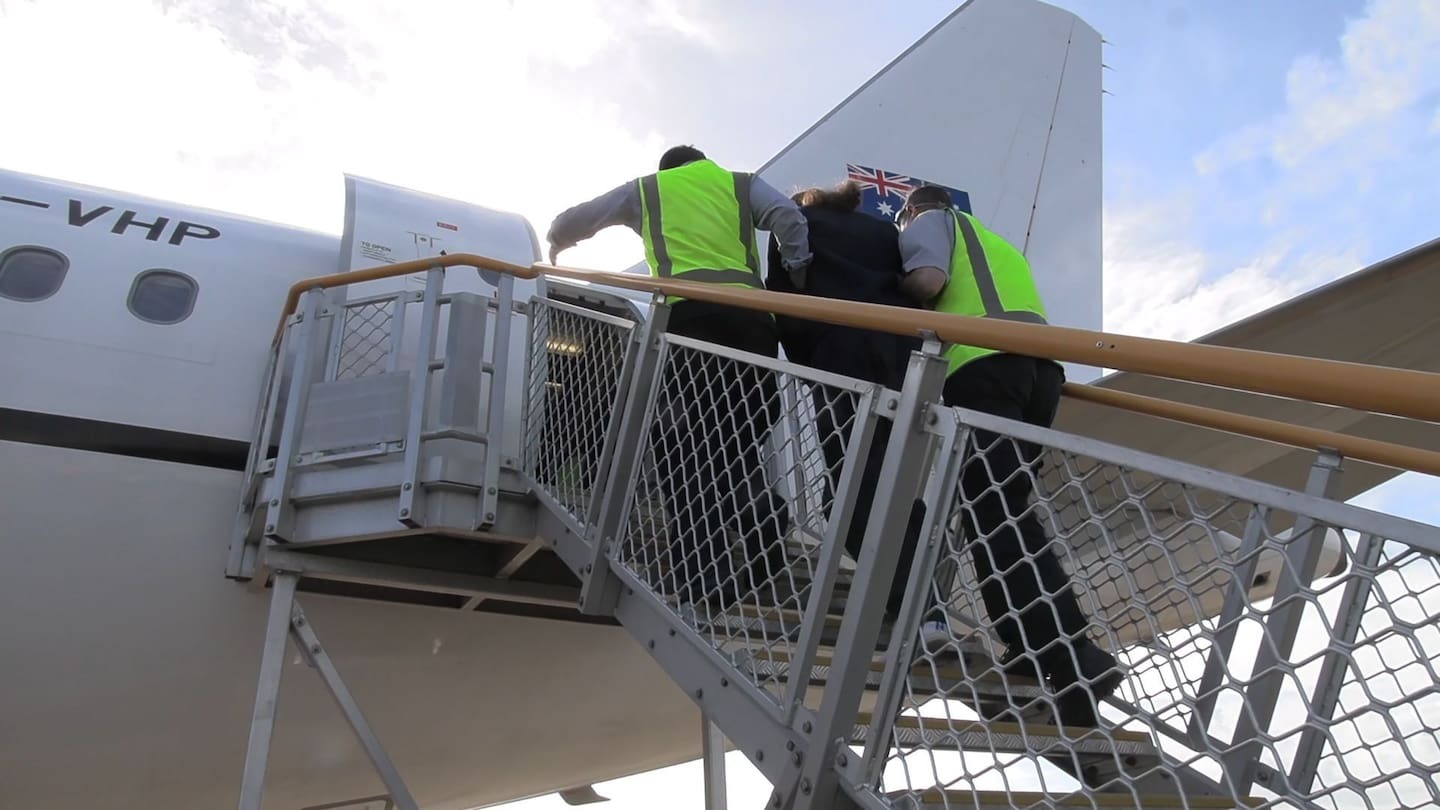 Kiwi exiled from Australia, leaving children behind, after stealing 11 bottles of booze