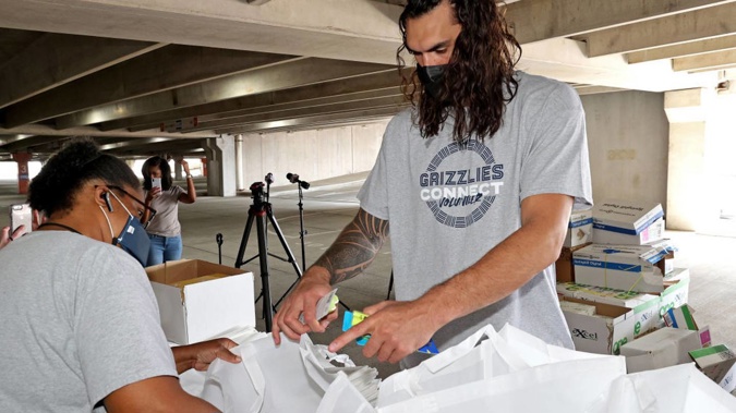 Steven Adams of the Memphis Grizzlies helps assemble Teacher kits in Memphis, Tennessee. (Photo / Getty)
