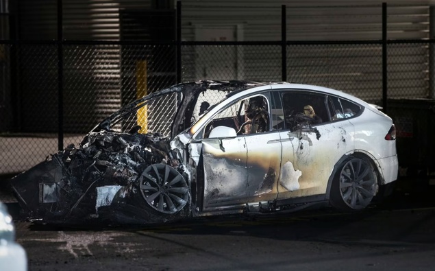 Watch: 'Huge flames' on Harbour Bridge after Tesla catches fire