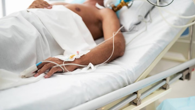 While Jason Lee was in a coma and recovering from an accident that caused brain bleeds, skull fractures and a stroke, his on-again off-again girlfriend racked up thousands in rent arrears at a house he could no longer occupy. Photo / 123RF