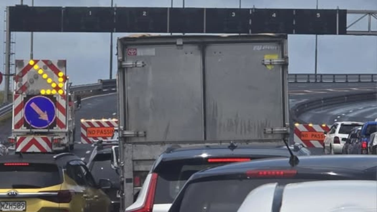 High winds close Auckland Harbour Bridge, traffic banked for kilometres