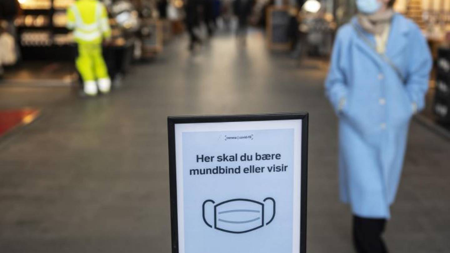 A sign requests visitors to wear masks in Copenhagen, Denmark. (Photo / Getty Images)