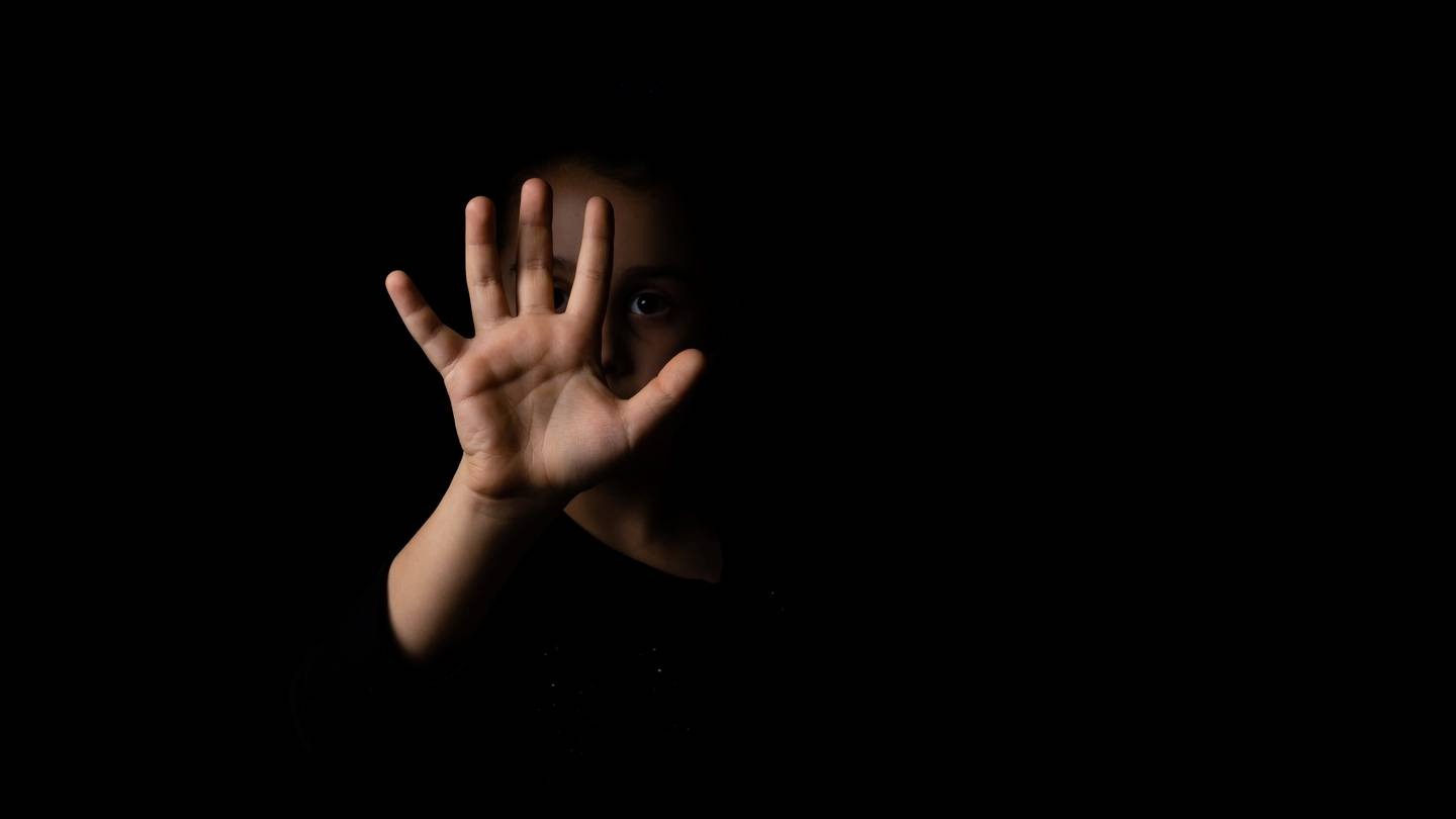 A diagnosed paedophile who exposed himself to a 6-year-old will serve his sentence in a home with two young girls. Photo / 123rf