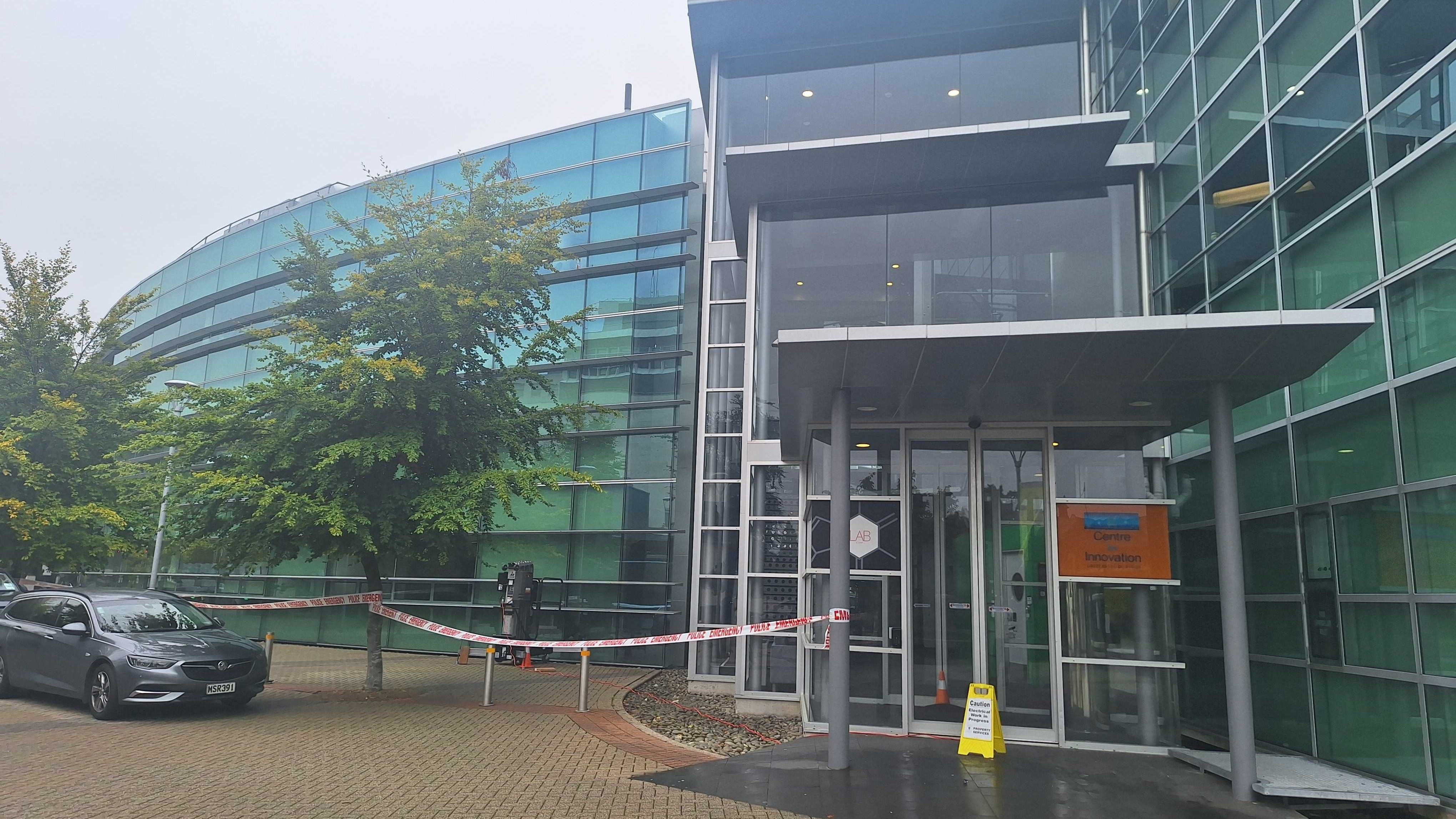 Man in critical condition after 10m fall from University of Otago building