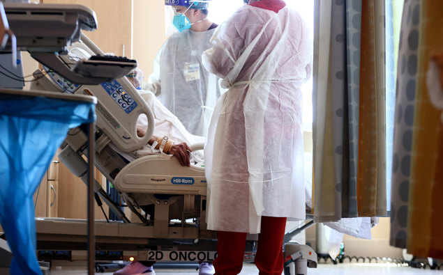 Photo of Des patients Covid-19 non vaccinés remplissent les hôpitaux américains