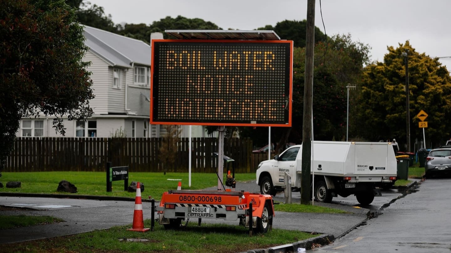 Residents top up from tankers as Watercare to give E. coli update after boil water notice