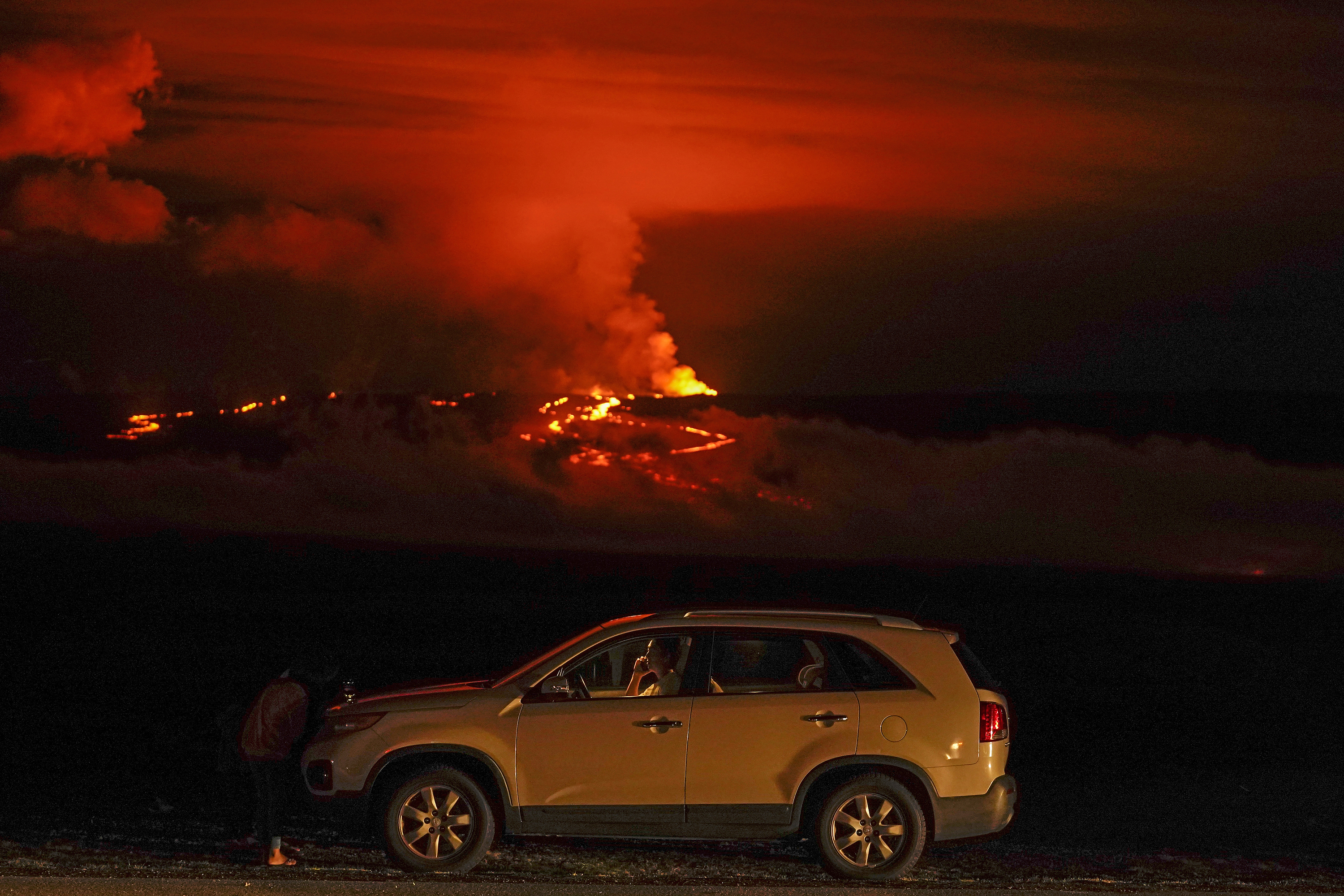 The world's largest volcano continues to erupt but scientists say lava is no longer feeding the flow front that has been creeping toward a crucial highway. That means the flow isn't advancing and is no longer an imminent threat to the road that connects the east and west sides of the Big Island. Photo / AP
