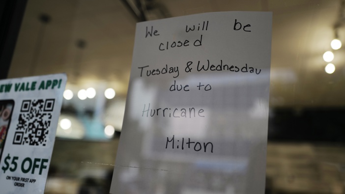 A sign alerts customers that a store will be closed as Hurricane Milton churns in the Gulf of Mexico on October 07, 2024 in Tampa, Florida. (Photo by Spencer Platt/Getty Images)