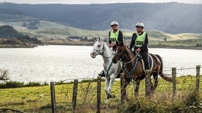 Jaki Bickerton and Natalie Paroli during the 100 miler endurance race. Photo / Kerry Rowe Photography
