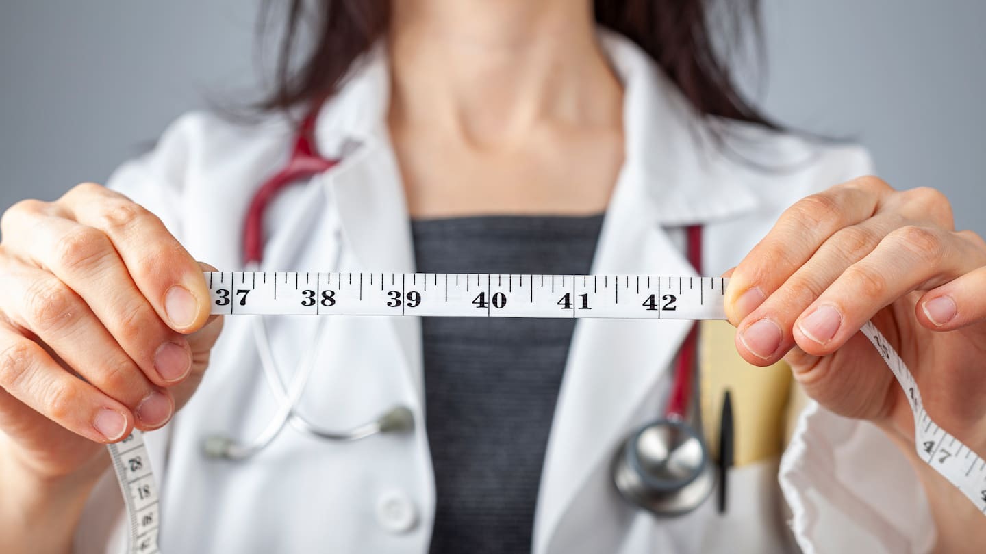 A New Zealand surgeon has warned against 'predatory' online ads encouraging weight loss surgery abroad.