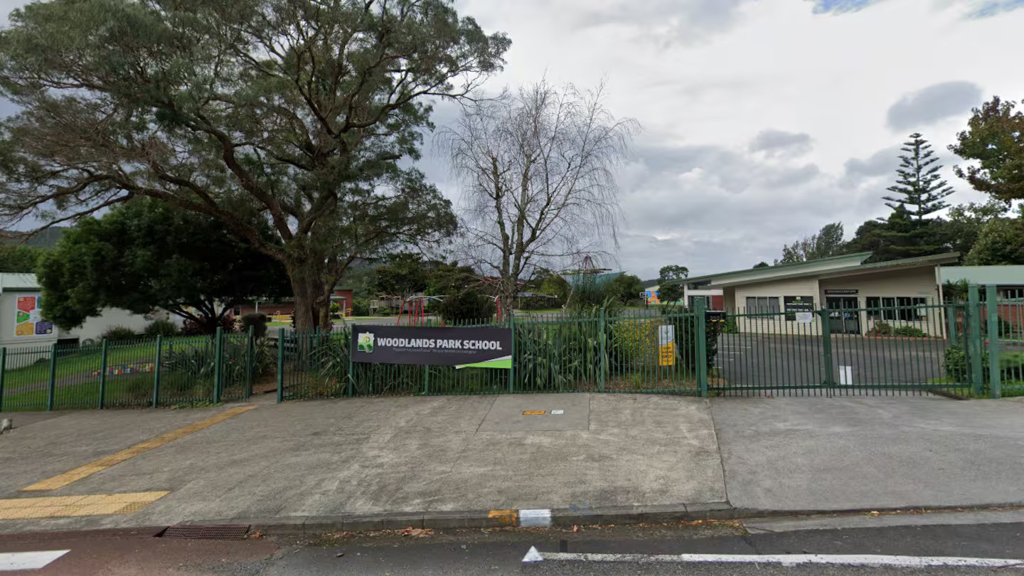 Parents urged to stay away as West Auckland school locks down on police advice