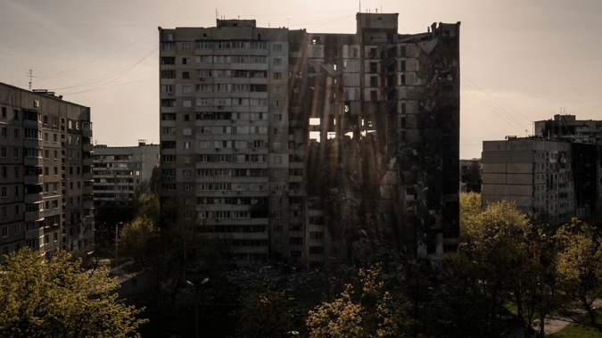 A building heavily damaged by multiple Russian bombardments stands near a frontline in Kharkiv, Ukraine. (Photo / AP)