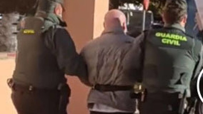 Spanish police officers arrested Mark Byrne, 50, in January and he now faces extradition on charges laid by New Zealand police in Operation Essex. (Photo / Civil Guardia)