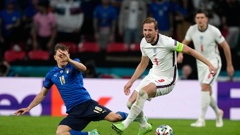 England captain Harry Kane (right) and Italy's Nicolo Barella challenge for the ball during the Euro 2020 final. (Photo / AP)