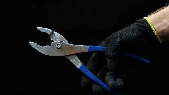 The victim of gang-related torture in Nelson over missing drugs had both his toes squeezed with a pair of pliers before a hammer was taken to each of his knees. Photo / 123rf