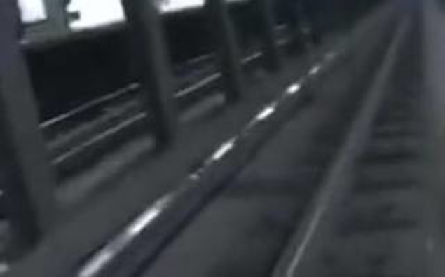NYPD officers, bystander save man who fell on subway tracks NYPD officers, bystander save man who fell on subway tracks