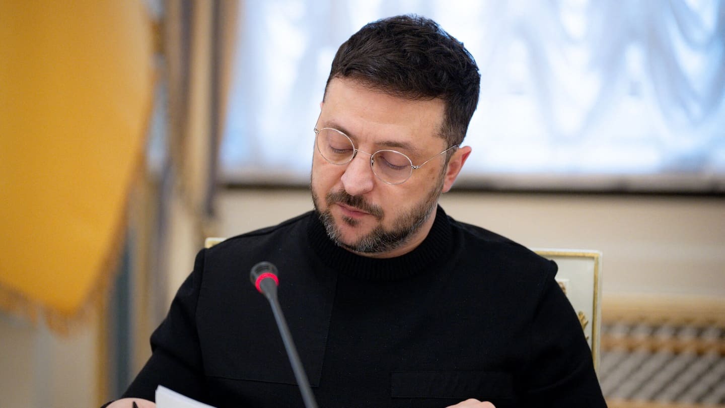 Ukraine peace talks: Zelenskyy hosts security advisers as Russia issues warning