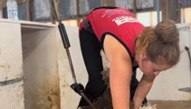 Shearing: Tapawera Shears - nurse Kimberly MacLean wins intermediate grade