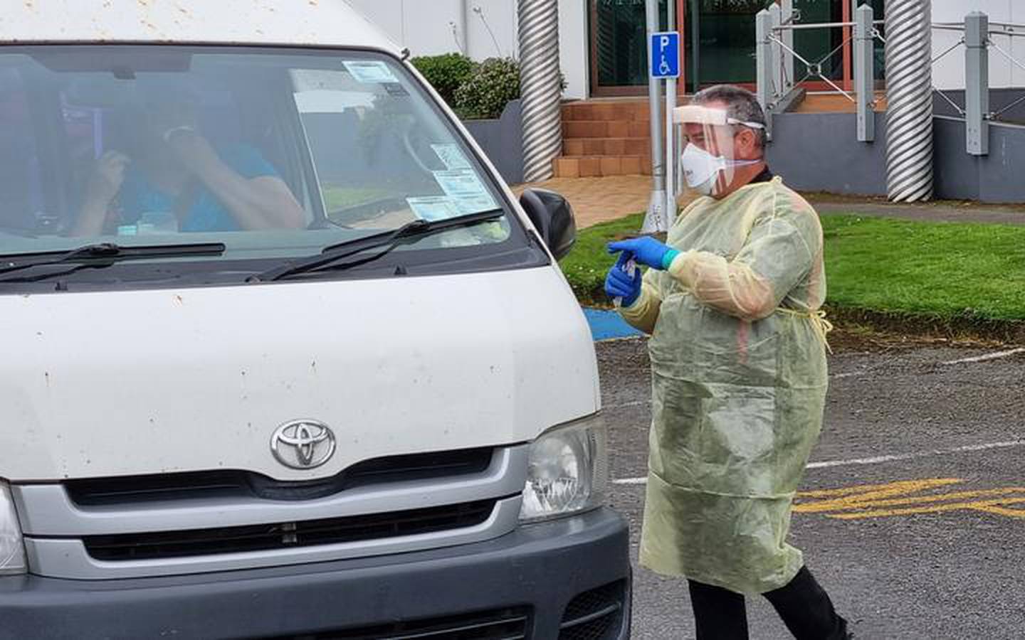 Covid-19 testing in Stratford under way on Friday. (Photo / Jimmy Ellingham for RNZ)