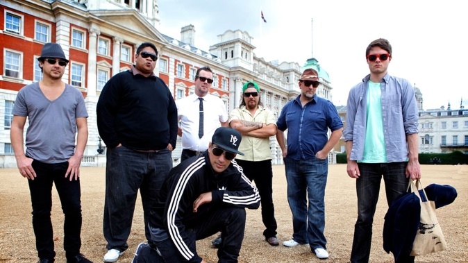 Fat Freddy's Drop on tour in London 2010. From left: Dobie Blaze, DJ Fitchie, Hopepa (aka Joe Lindsay) Jetlag Johnson, Chopper Reedz, Tony Chang. Front - Joe Dukie.