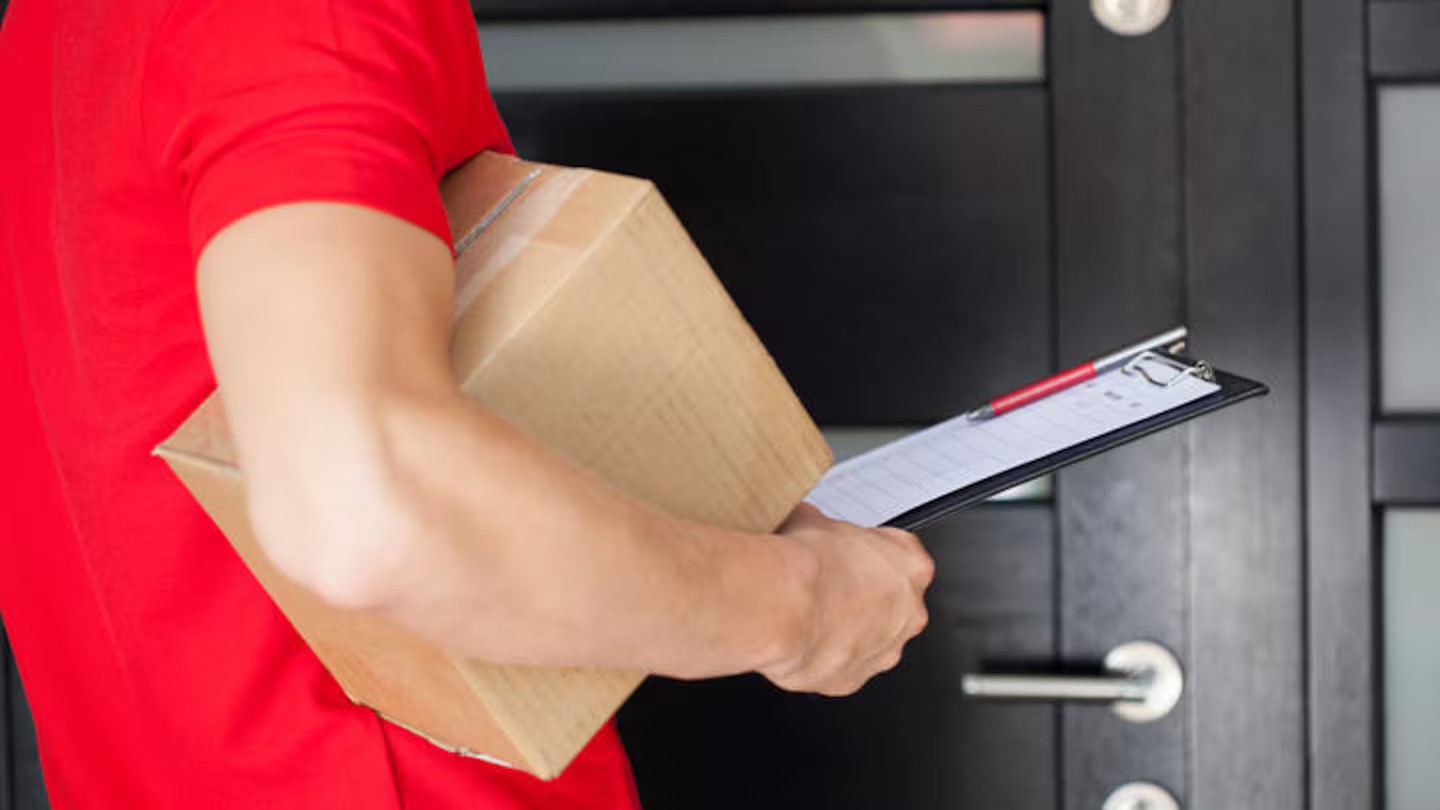 Courier companies settle cartel conduct proceedings with ComCom