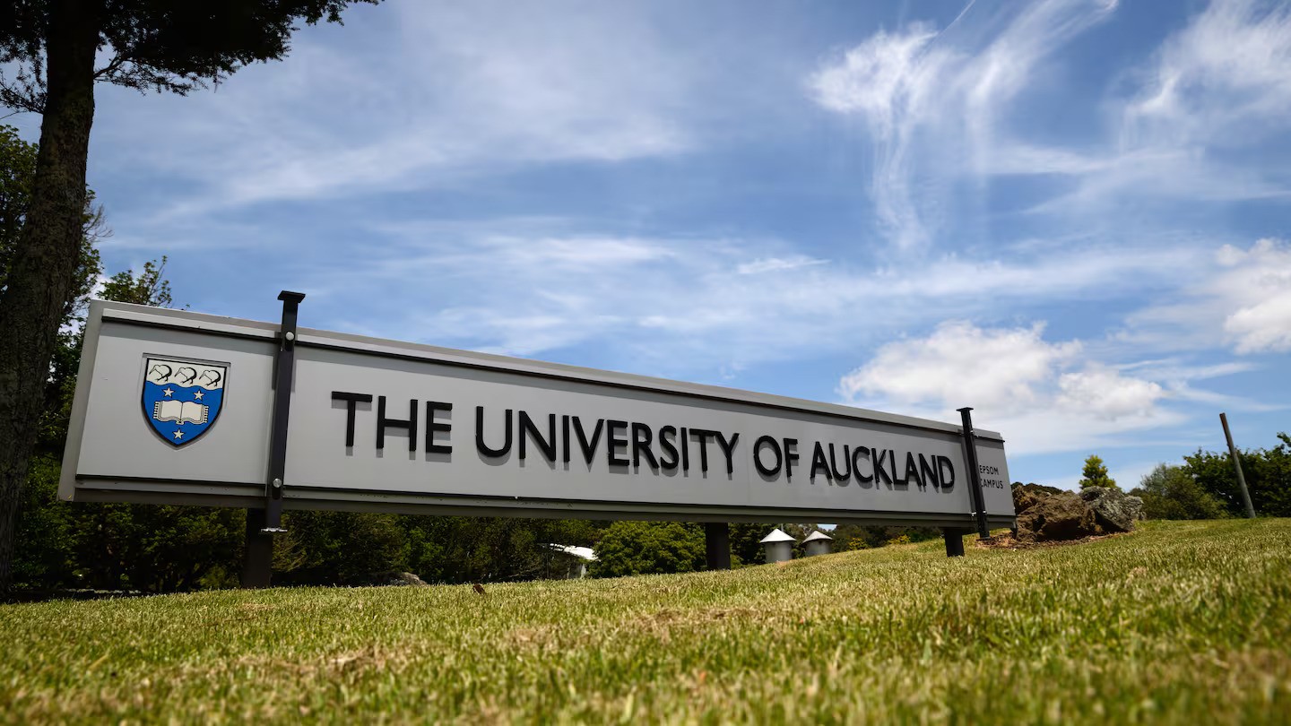 Fire crews rush to scene of University of Auckland fire