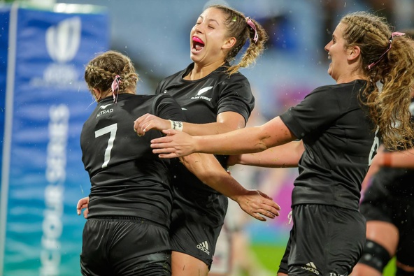 Kendra Reynolds celebrates her try with her Black Ferns teammates. Photo / Photosport