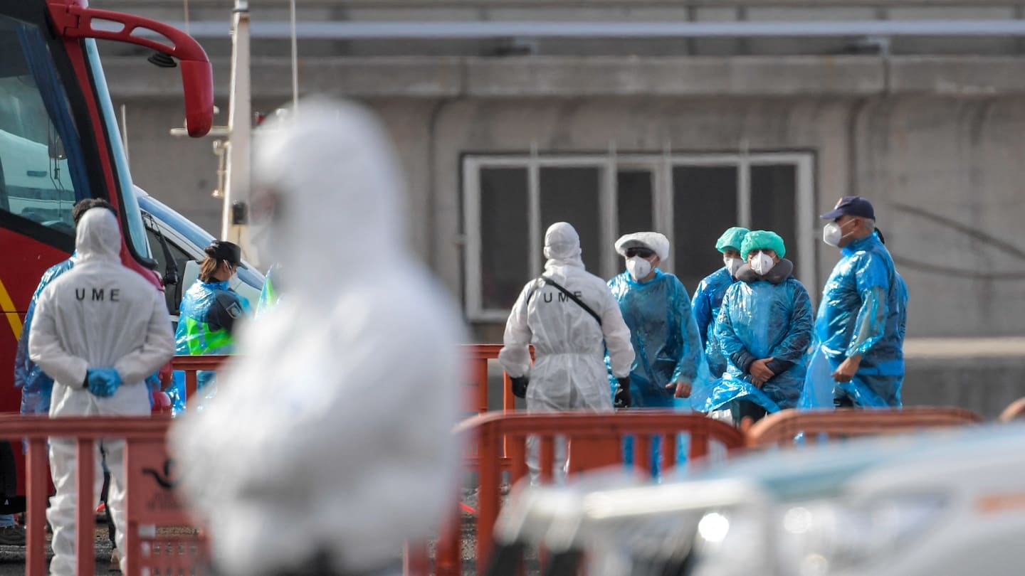 Passengers start leaving hantavirus ship, NZ passenger will be among last to leave