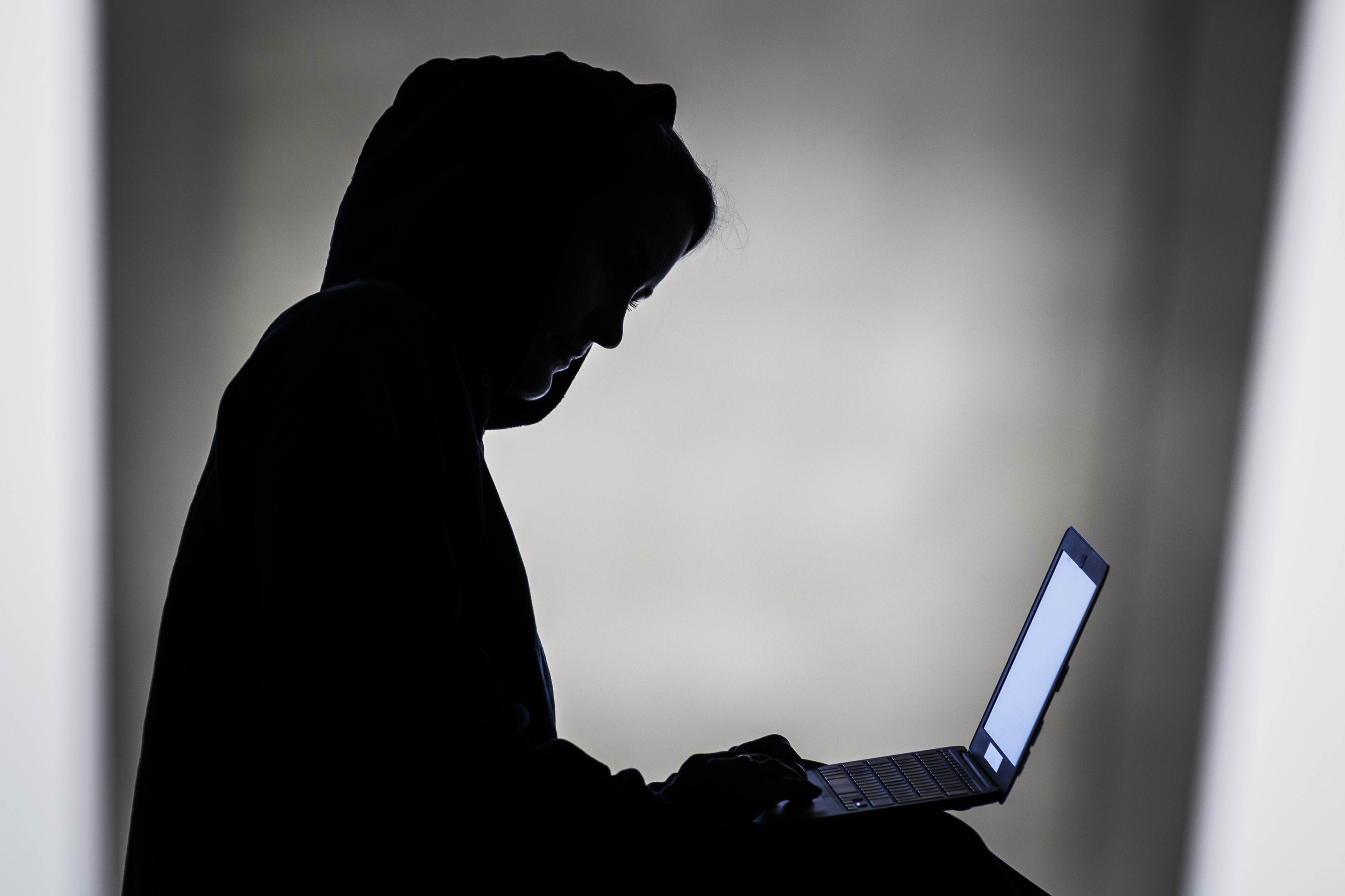 Experts raise concerns as more young men radicalised online 