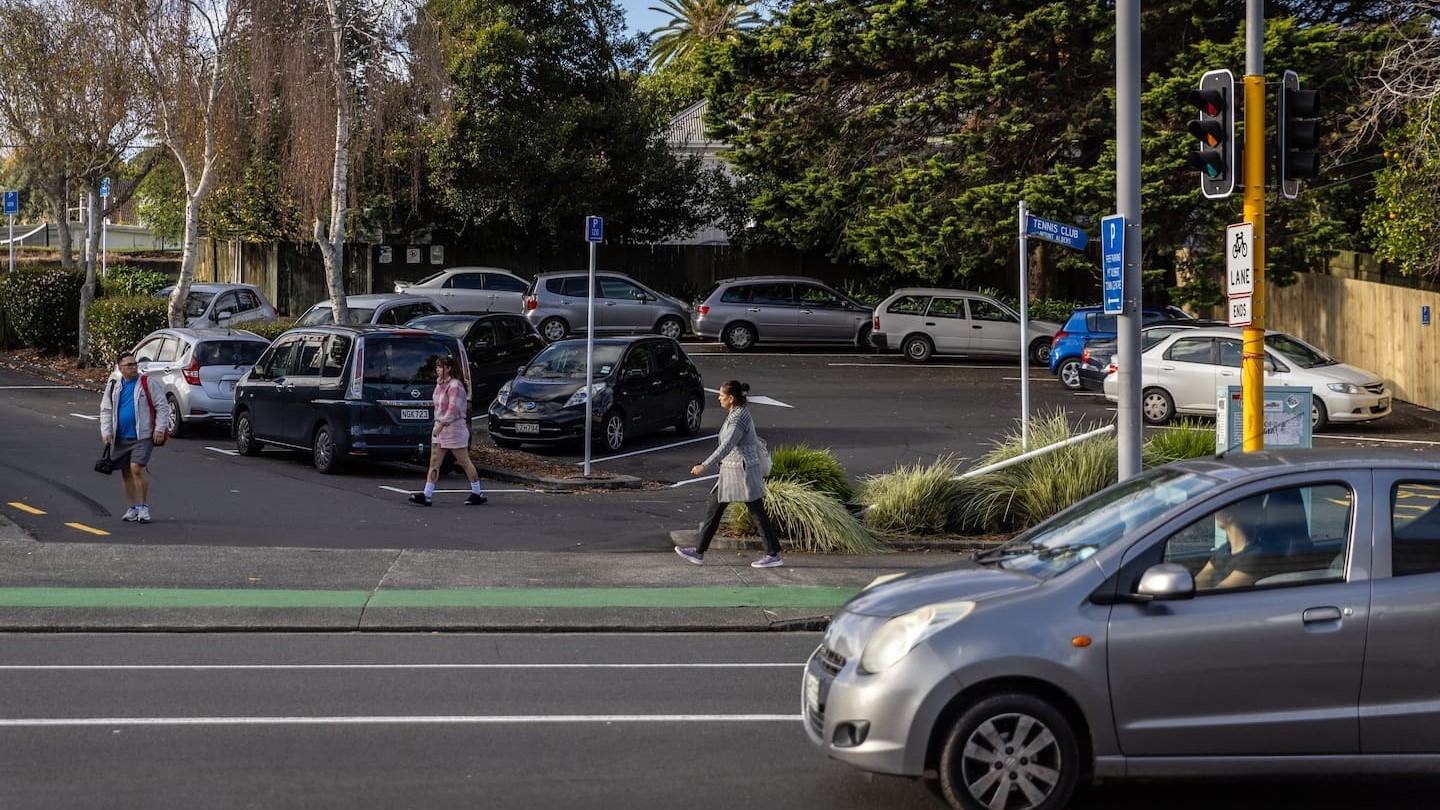 New North Road in Mt Albert where a pedestrian died after being struck by a vehicle. Photo / Michael Craig