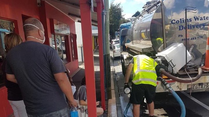 People filling up from a water tanker in the main street of the Wellington surburb of Brooklyn. (Photo / RNZ)