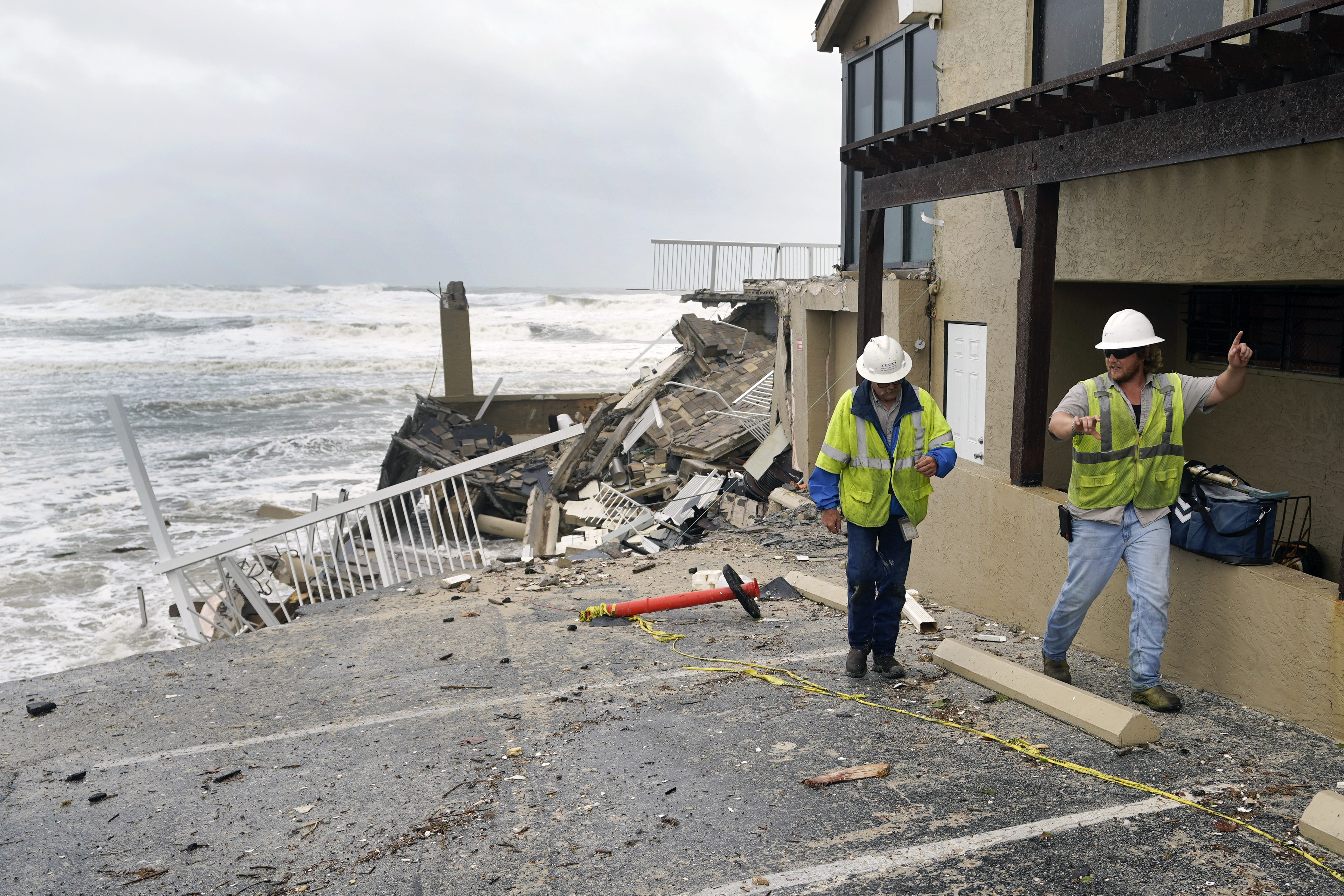 Workers check on a possible gas leak at the Pirates Cove Condos after part of the building collapsed due to a storm surge by Hurricane Nicole Thursday, Nov. 10, 2022, in Daytona Beach Shores, Fla. Photo / AP