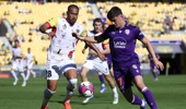 Arion Sulemani of the Glory is challenged by Bill Tuiloma of the Phoenix during the round 21 A-League Men match between Wellington Phoenix and Perth Glory at Hnry Stadium on March 14, 2026, in Wellington, New Zealand. (Photo by Hagen Hopkins/Getty Images)