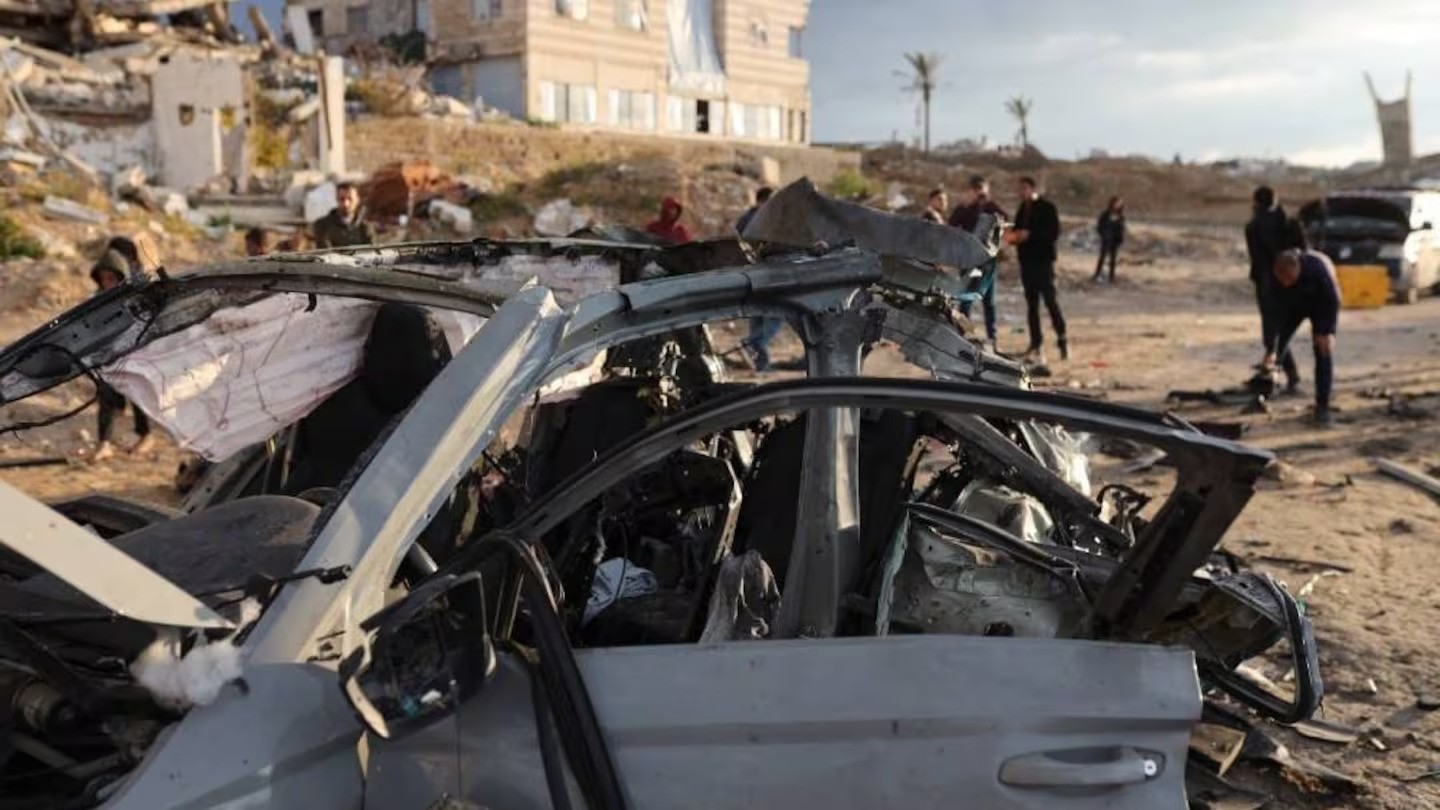 Gaza strike kills Hamas commander and four others amid fragile ceasefire