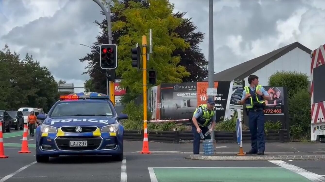 Gunshots heard as police cordon off Hamilton streets