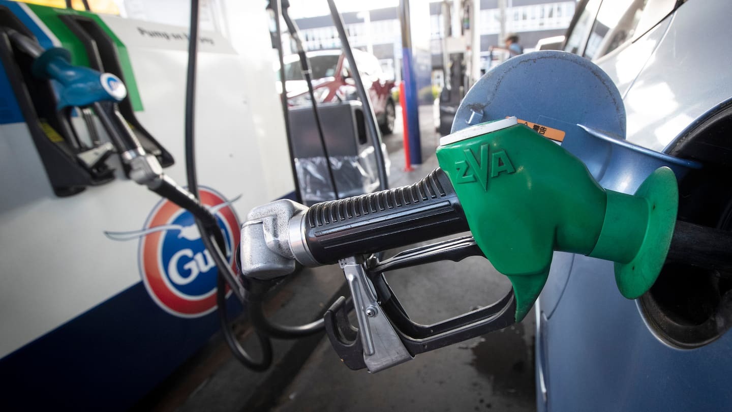 Petrol pumps run dry at Gull stations on discount day as motorists rush on cut-price fuel