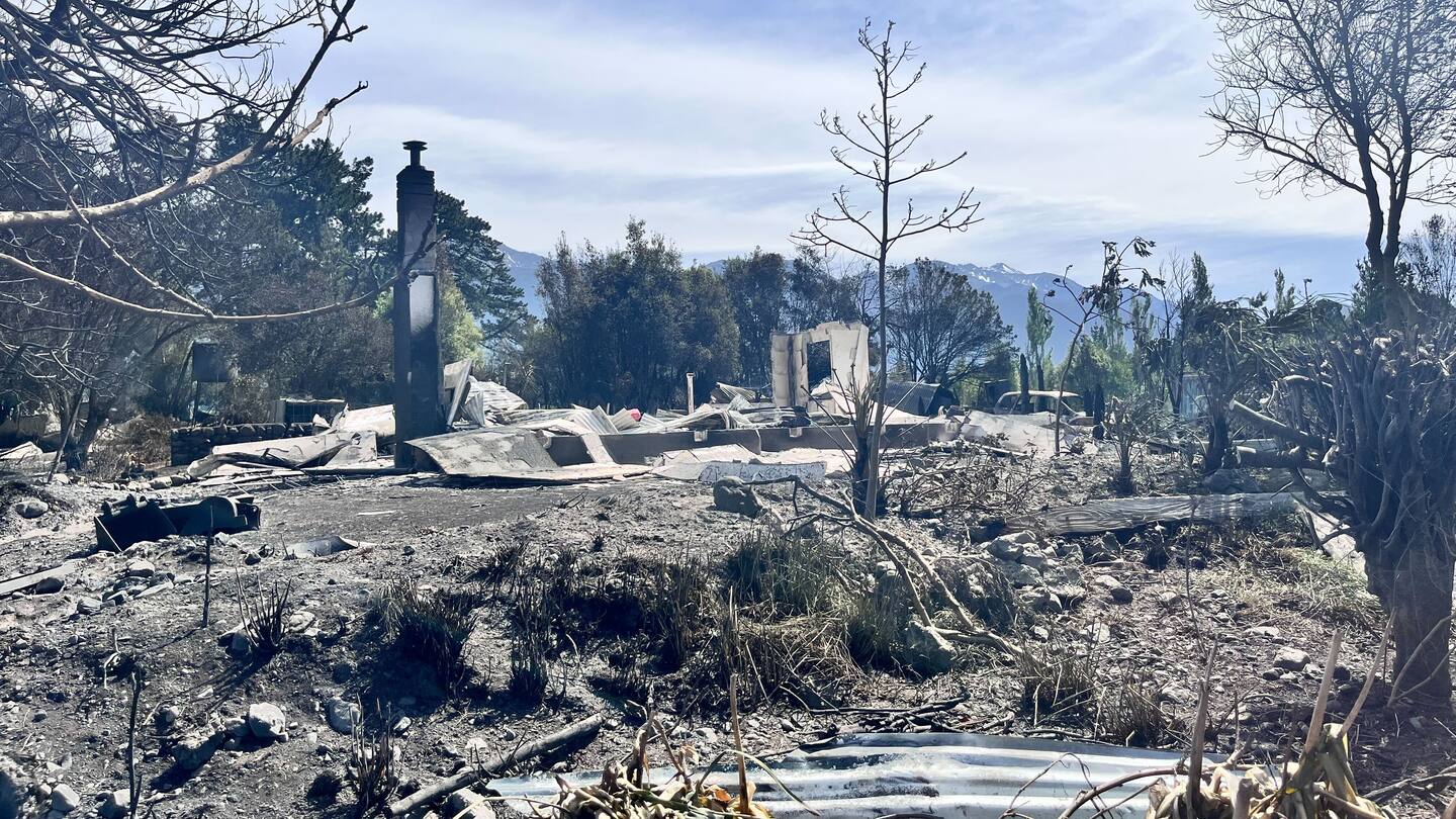 The aftermath of the fire that destroyed five homes in Kaikōura. Photo / Jazlyn Whales