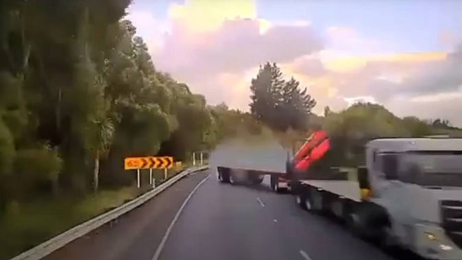 This stomach-churning moment captures a large trailer swinging into the oncoming lane. Photo / Traffic Updates Horowhenua Kapiti Wellington