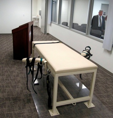 The execution chamber at the Idaho Maximum Security Institution is shown as Security Institution Warden Randy Blades look on in Boise, Idaho. Photo / AP