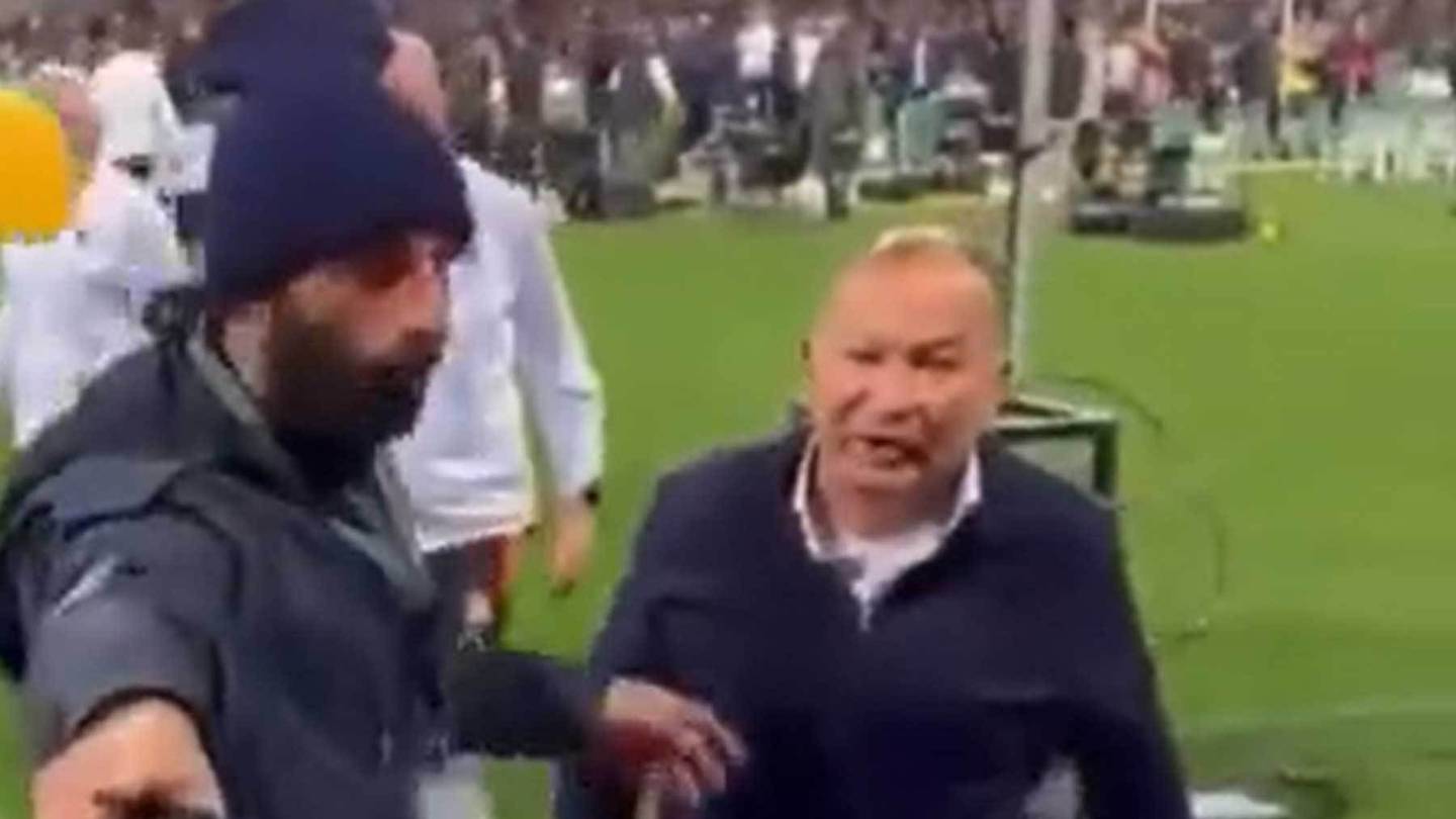 England coach Eddie Jones argues with a fan. Photo / Twitter