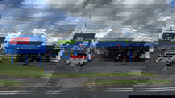 Super Liquor Te Awamutu was allegedly one of the businesses targeted by the group. Photo / Kate Durie