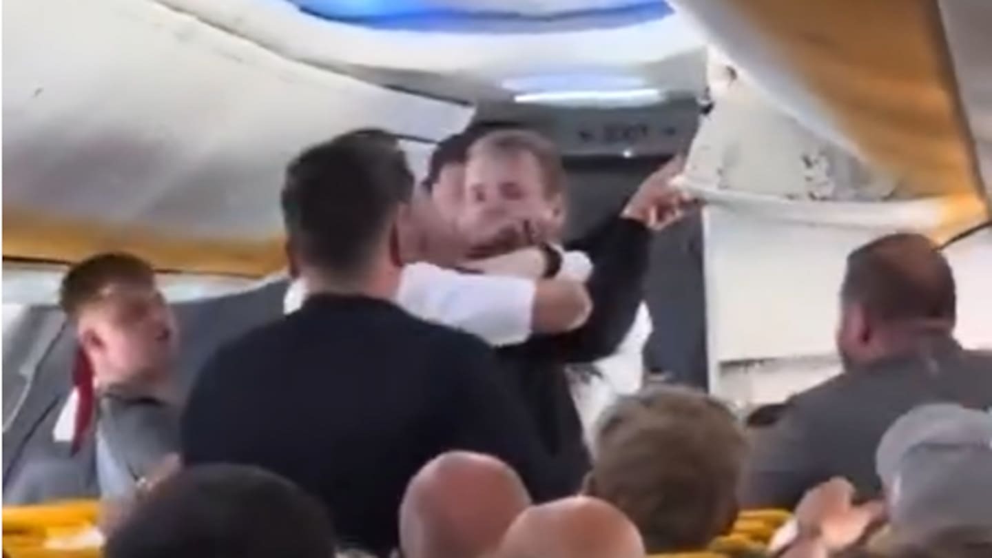 A man was banned from flying with Ryanair again after he slapped an employee. Screenshot / Canal 4 Tenerife