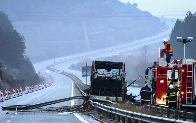 Firefighters and forensic workers inspect the scene of a bus crash which, according to authorities, killed at least 45 people on a highway near the village of Bosnek, western Bulgaria, Tuesday, Nov. 23, 2021. (Photo / AP)