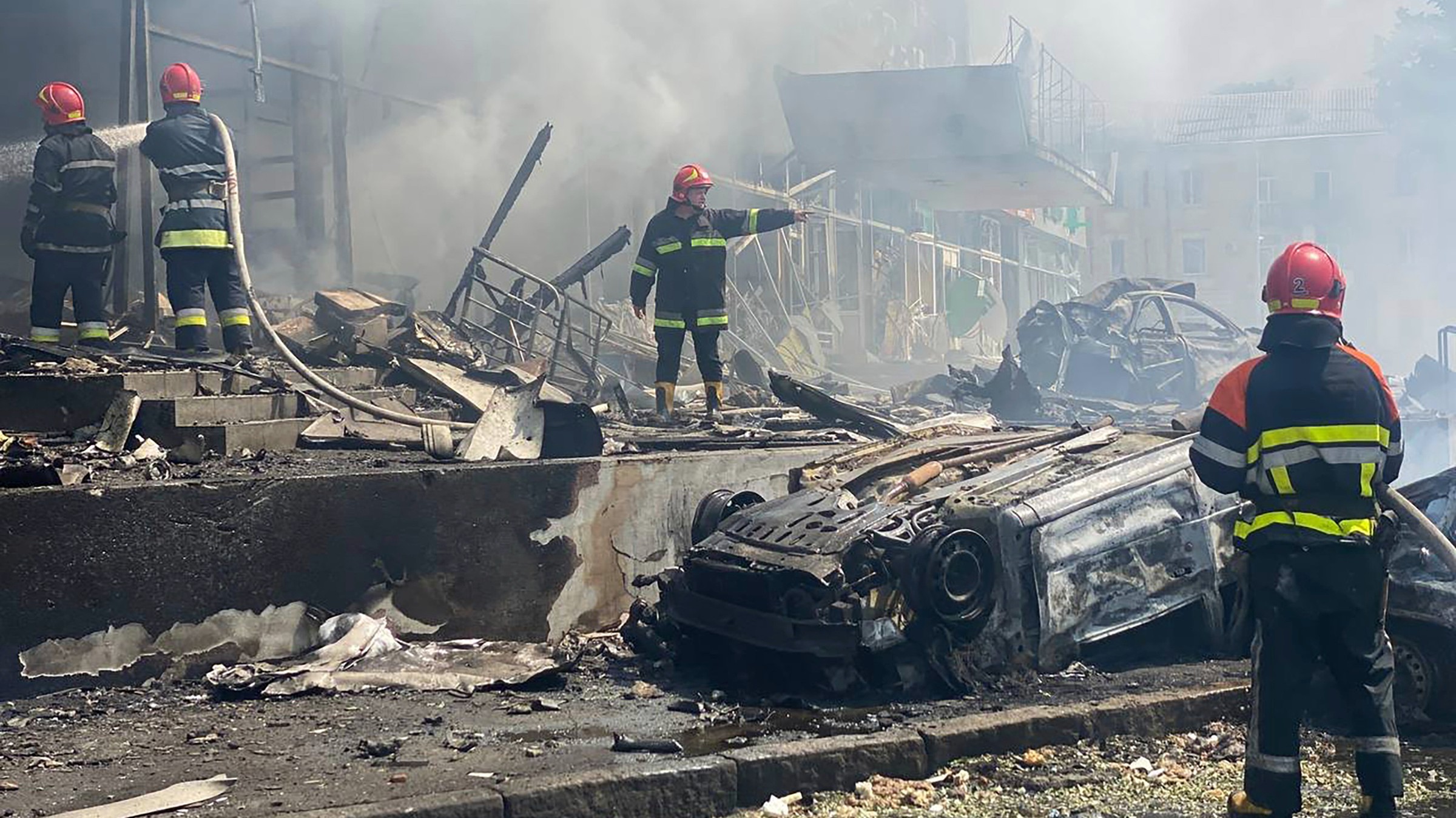 In this photo provided by the Ukrainian Emergency Service, firefighters work to extinguish fire at a building damaged by shelling, in Vinnytsia, Ukraine, Thursday, July 14, 2022. (Photo / AP)