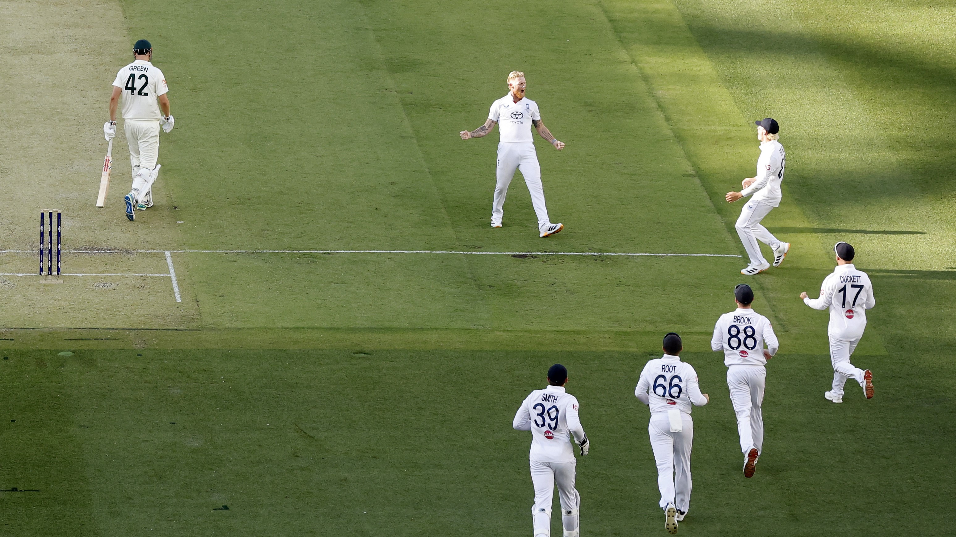 Ben Stokes of England celebrates the wicket of Cameron Green of Australia during day one of the First 2025/26 Ashes Series Test Match between Australia and England at Perth Stadium on November 21, 2025 in Perth, Australia. (Photo by Darrian Traynor/Getty Images)